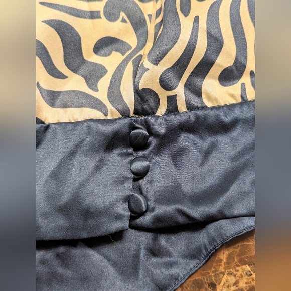 5/$25 Ann Taylor 100% Silk Blouse - Picture 4 of 6